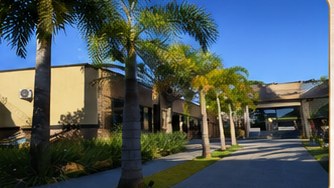 Jardins e alameda externa do residencial